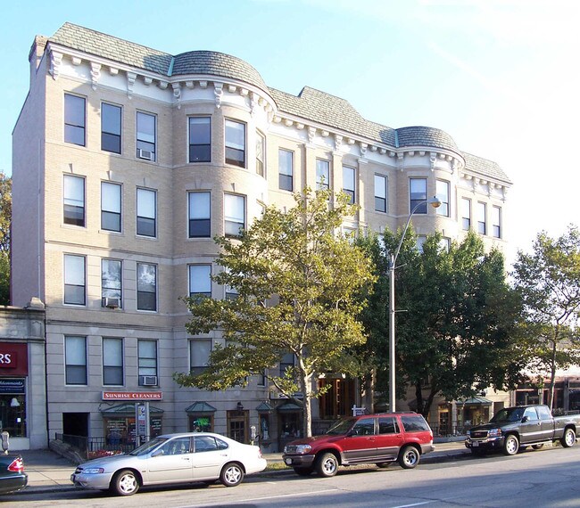 1038 Beacon St in Brookline, MA - Foto de edificio - Building Photo