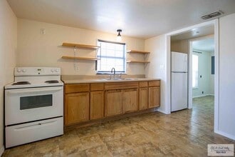 306 W 6th St in Los Fresnos, TX - Foto de edificio - Building Photo