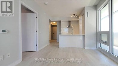 2221 Yonge St in Toronto, ON - Building Photo - Building Photo