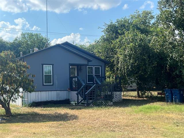 239 CR 1743 in Clifton, TX - Building Photo