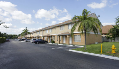 Midway Villas in Miami, FL - Foto de edificio - Building Photo