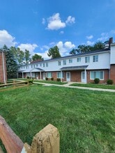 111 E Sprague Rd in Seven Hills, OH - Building Photo - Building Photo