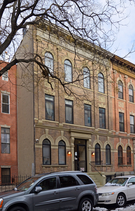 317 Putnam Ave in Brooklyn, NY - Foto de edificio