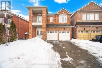 5 Streamline Dr in Brampton, ON - Building Photo - Building Photo