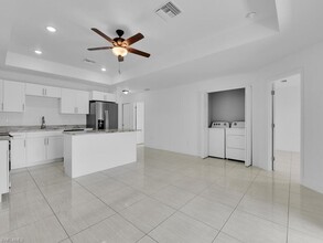 716 Harry Ave S, Unit 718 Harry Ave in Lehigh Acres, FL - Foto de edificio - Building Photo