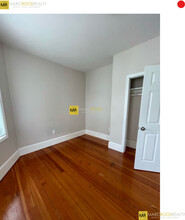 230 Maverick St, Unit 241-3 in Boston, MA - Building Photo - Building Photo