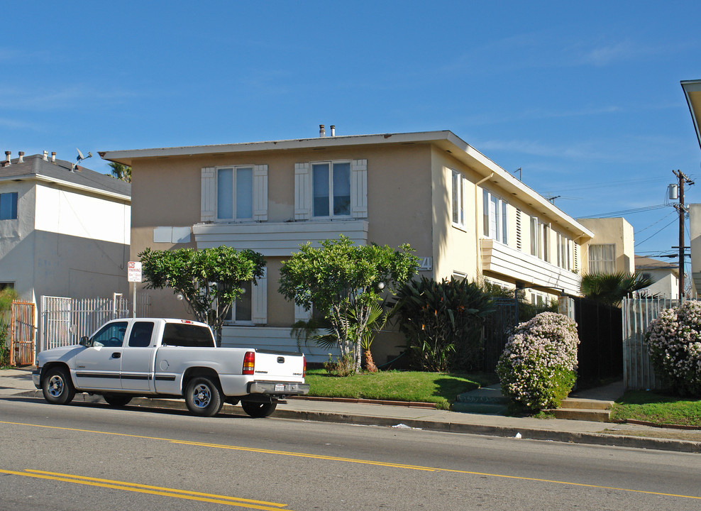 1144 S Fairfax Ave in Los Angeles, CA - Building Photo