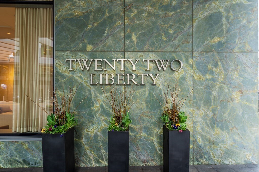 22 Liberty Dr, Unit PH1G in Boston, MA - Building Photo