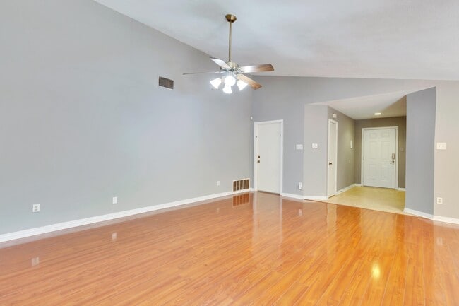 12902 Odie Ln in Austin, TX - Building Photo - Building Photo