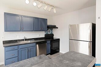1217 Villa Ln in Charlottesville, VA - Building Photo - Building Photo