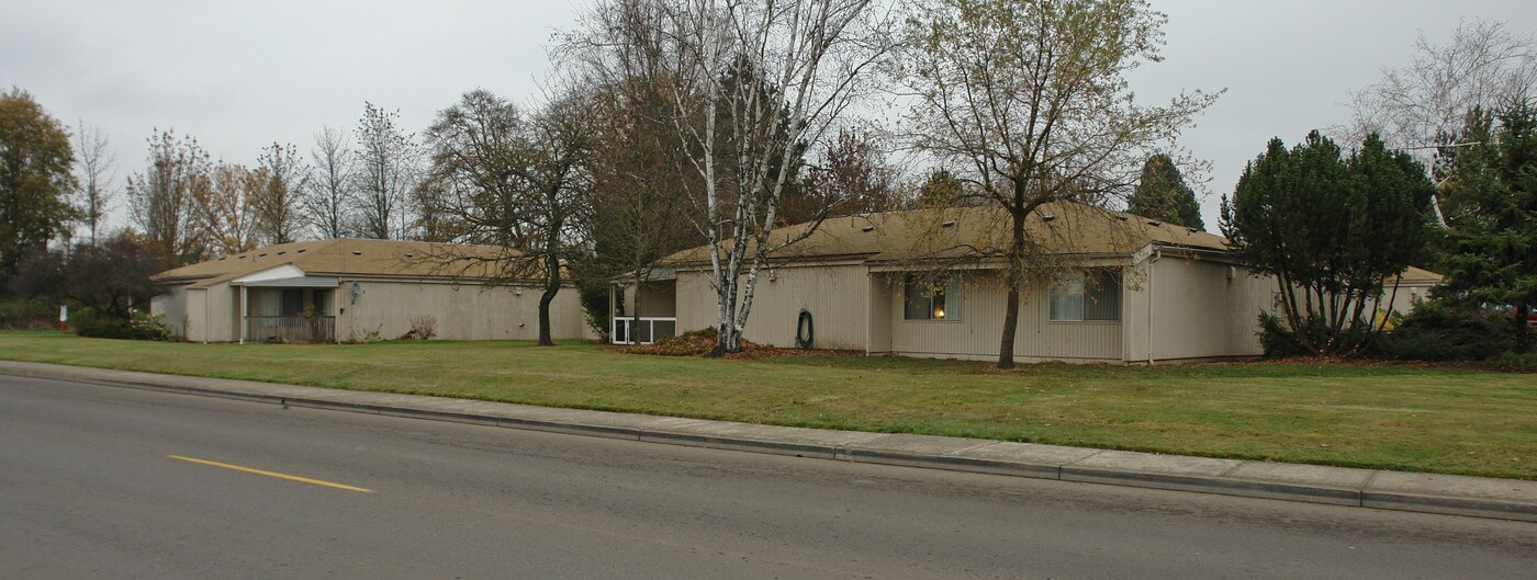 Silvertowne I Apartments in Silverton, OR - Building Photo