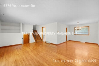 6376 Woodbury Dr in Solon, OH - Building Photo - Building Photo