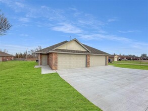 3309 S 23rd St in Chickasha, OK - Building Photo - Building Photo