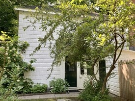 33 Mill St in Rhinebeck, NY - Building Photo
