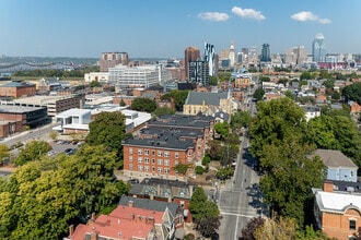 The Arthur Historic Apartments! in Covington, KY - Foto de edificio - Building Photo