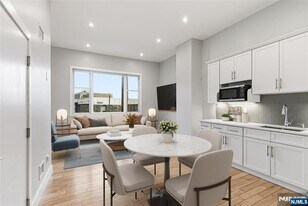 12 Dempsey Ave in Edgewater, NJ - Building Photo