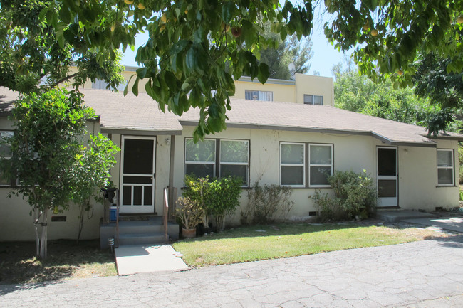 22751 Del Valle St in Woodland Hills, CA - Building Photo - Building Photo