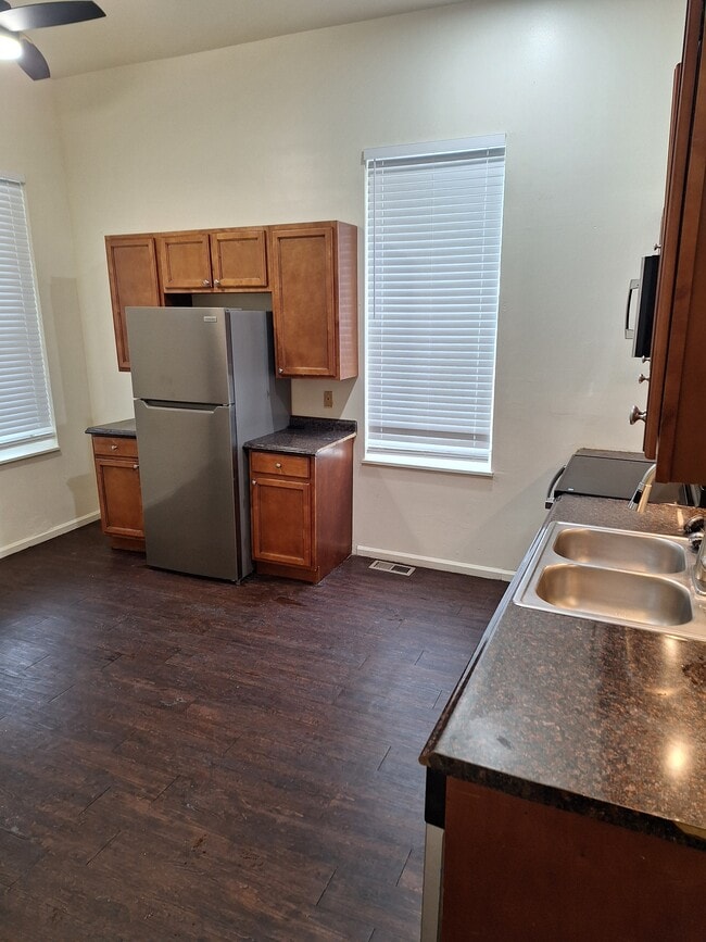 1900 Mallinckrodt St, Unit 1st Floor in St. Louis, MO - Building Photo - Building Photo