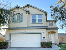 7584 La Mancha Way in Sacramento, CA - Building Photo