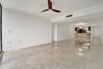 6181 Balboa Cir in Boca Raton, FL - Building Photo - Building Photo