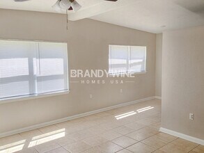 2016 E Crenshaw St in Tampa, FL - Foto de edificio - Building Photo