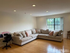 622 Orlando St in Edison, NJ - Building Photo - Building Photo