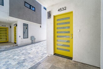 4532 St Charles Pl in Los Angeles, CA - Building Photo - Building Photo