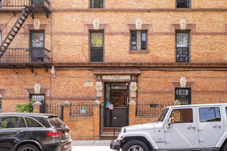 166 Cornelia St in Brooklyn, NY - Building Photo - Building Photo