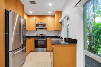 50 Park Dr in Bal Harbour, FL - Foto de edificio - Building Photo