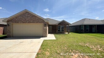 8415 10th Pl, Unit 187 in Lubbock, TX - Building Photo