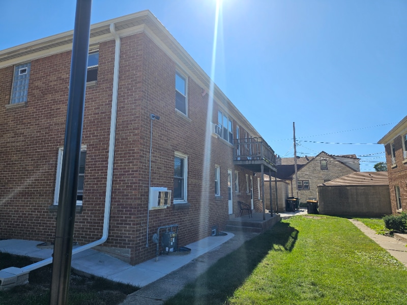 2677 N 66th St in Wauwatosa, WI - Foto de edificio