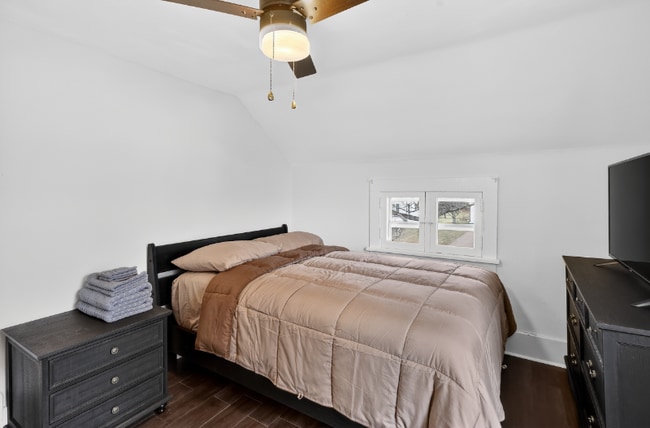 430 N Linden St in Marshall, MI - Building Photo - Building Photo