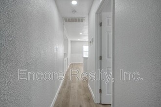 303 D St in Chula Vista, CA - Foto de edificio - Building Photo