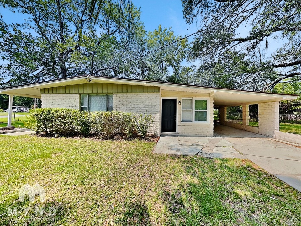 7045 Rollo Rd in Jacksonville, FL - Building Photo