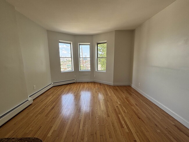 445 Ogden Ave. in Jersey City, NJ - Building Photo - Building Photo