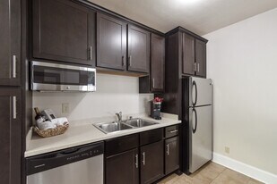 Cambridge Manor in Milwaukee, WI - Building Photo