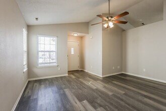 4312 Village Trace Dr, Unit C408 in Indianapolis, IN - Foto de edificio - Building Photo