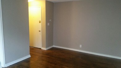 Manor Ridge in Independence, MO - Building Photo - Building Photo
