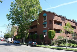 Walnut Street Apartments in Santa Ana, CA - Building Photo - Building Photo