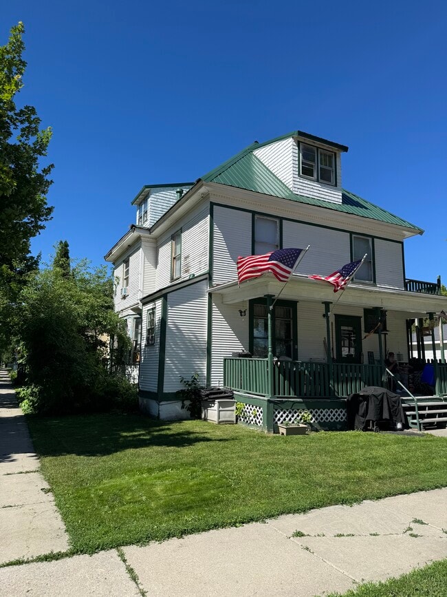 property at 401 N 4th St