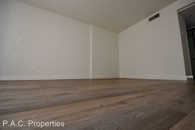 4565 Hazeltine Ave in Los Angeles, CA - Building Photo - Building Photo
