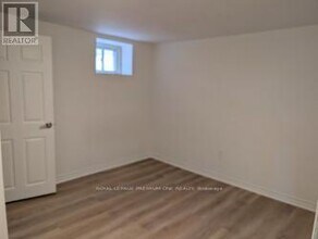 14 Valleycrest Dr in King City, ON - Building Photo - Building Photo