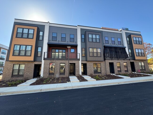 4406 Dominion Forest Cir in Glen Allen, VA - Building Photo - Building Photo