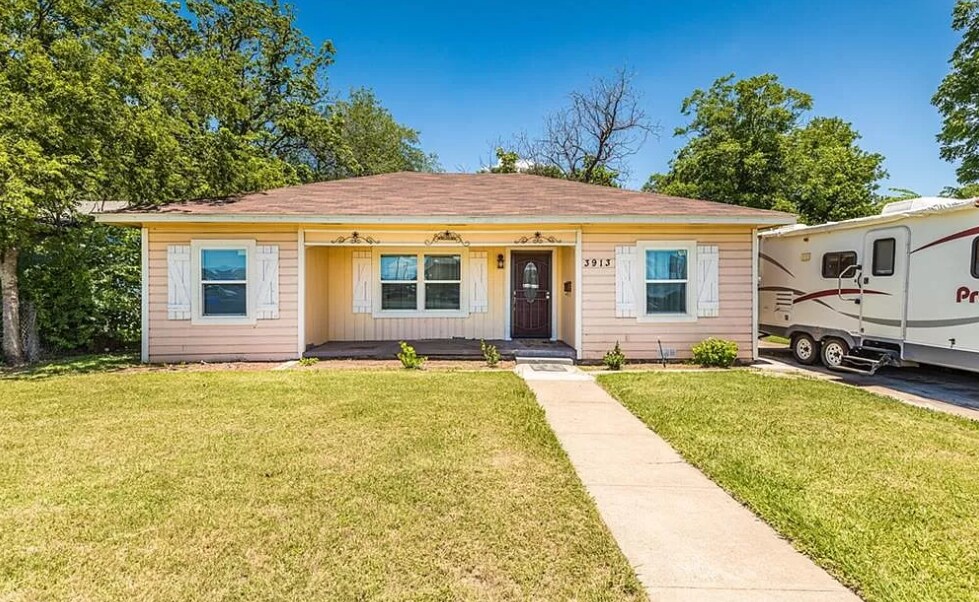 3913 Roselawn Dr in Waco, TX - Building Photo
