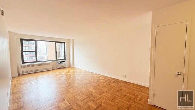 Fourth Avenue in New York, NY - Building Photo - Building Photo
