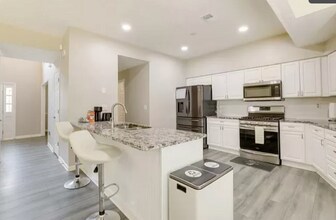 Room in House on Woodstone Dr in Lithonia, GA - Building Photo - Building Photo
