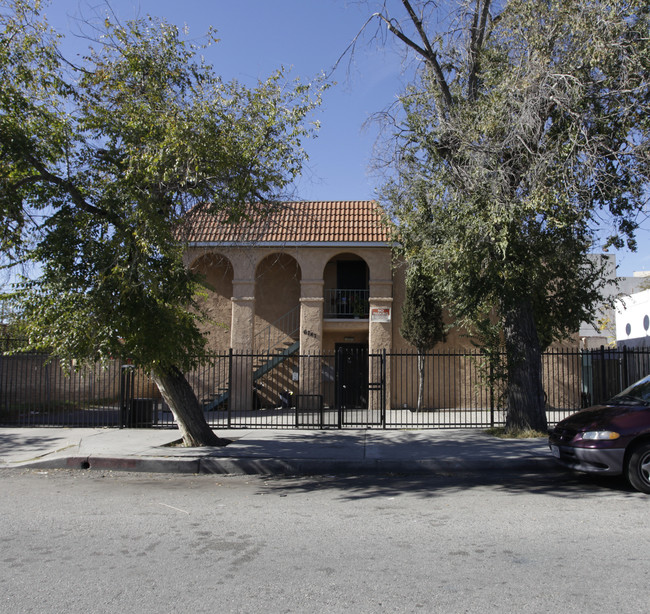 6747 Agnes Ave in North Hollywood, CA - Foto de edificio - Building Photo