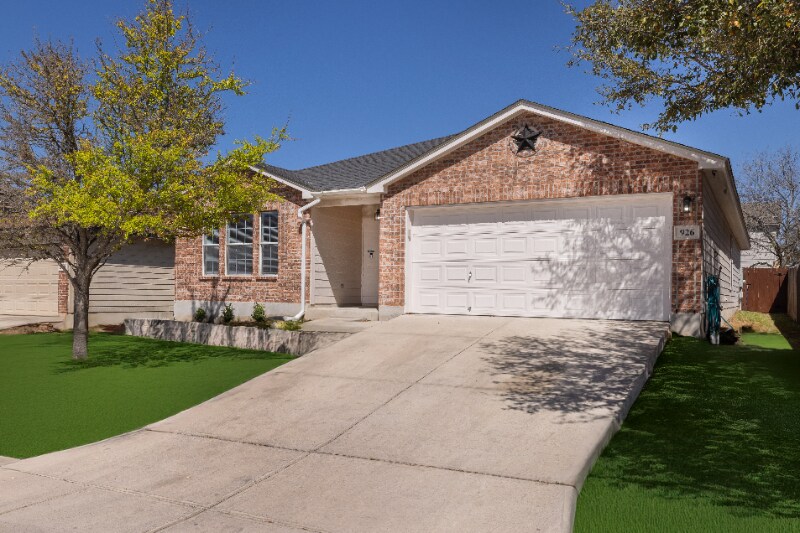 926 Magnolia Summit in San Antonio, TX - Building Photo