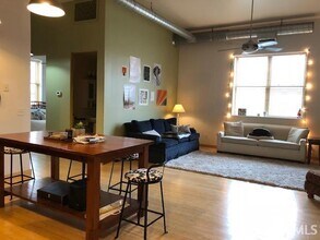 213 N Walnut St in Bloomington, IN - Building Photo - Building Photo