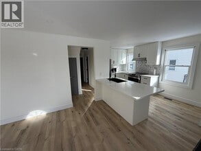 137 Whitley St in Cambridge, ON - Building Photo - Building Photo